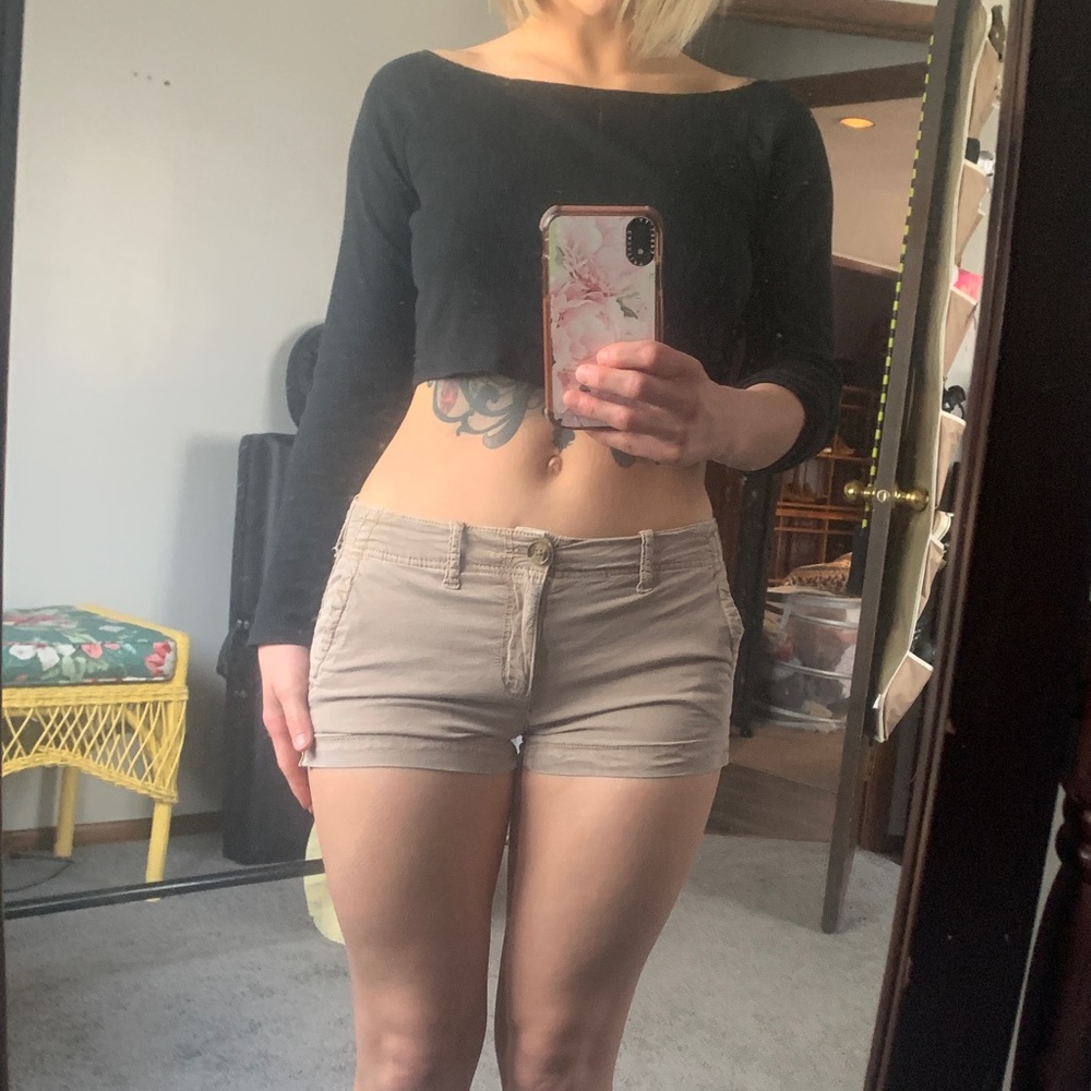 Low-wasted khaki American Eagle shorts